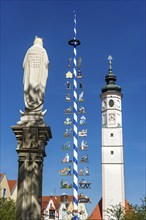 Marian figure on Marian column, maypole, bell tower of the market church St. Veit, Marienplatz,