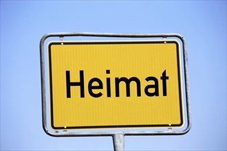 Symbolic image: Town sign with the words Heimat