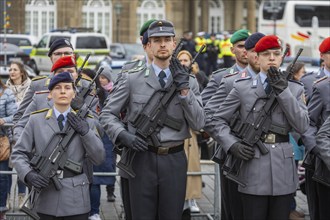 Public roll call of the Army Officers' School on Theatre Square: Bundeswehr honours and bids