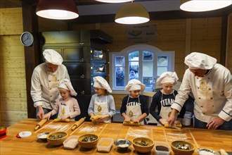 Christmas bakery and show bakery at the Striezelmarkt. In cooperation with the Dresden Stollen