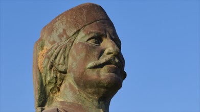 Evening light, bronze bust, freedom fighter, partisan, soldier, Stratis Nikolaos Deligiannakis,