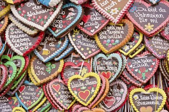 Gingerbread hearts with inscription made of coloured sugar, icing, gingerbread, Wies'n,