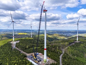 Erection of a wind turbine, wind energy plant, assembly of the ring generator, with a crawler