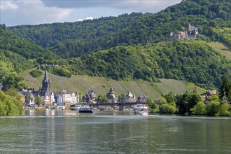 Bernkastel-Kues with Landshut Castle on the Moselle, Rhineland-Palatinate, Germany, Europe