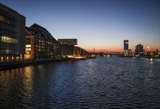 Sunrise at the Oberbaum Bridge, view over the Sprees to the Treptower Towers and the Spreespeicher