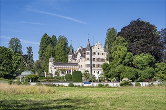 The historic Seeburg Castle with integrated catering and event location in Seeburgpark on the Swiss