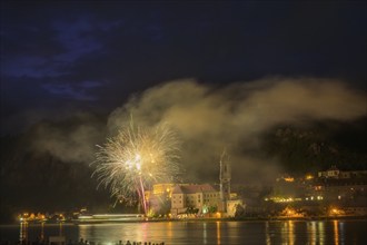 Solstice fireworks with a view of Dürnstein, Rossatz-Arnsdorf, Lower Austria, Austria, Europe