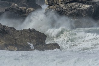 Large waves of the Atlantic Ocean crash against the rocks of a cliff. Camaret sur mer, Crozon,