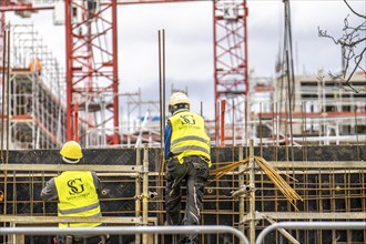 Major construction site in Düsseldorf, on the B8, Danziger Straße, construction of a residential