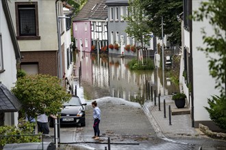 Ruhr flood near Essen-Kettwig, district Vor der Brücke, flooded road, flood on the Ruhr, after long