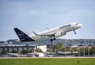 Lufthansa, Airbus A319-100, D-AILA, on take-off at Düsseldorf International Airport