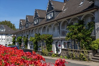 Houses on the market square of the Margarethenhöhe housing estate, listed garden city estate, built