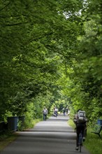 The Grugatrasse, former railway line, now cycle path, footpath, from Mülheim via Essen-Rüttenscheid