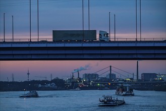 Bridge of Solidarity, road bridge between the districts of Rheinhausen and Hochfeld, over the river