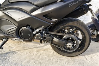 Black scooter, large scooter, maxi scooter, Yamaha TMax 530, drive belt, V-belt, rear wheel,