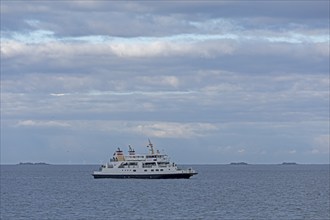 Ferry off Hallig Langeneß, North Frisia, Schleswig-Holstein, Germany, Europe