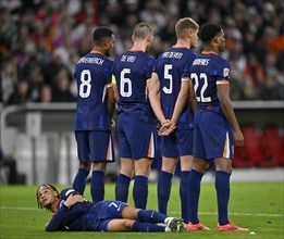 Players form a wall in front of a free kick. Ryan Gravenberch NED (08) Stefan de Vrij NED (06)