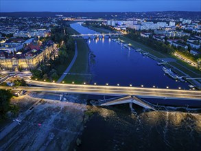 The collapsed part of Dresden's Carola Bridge is being demolished, Carola Bridge in Dresden,