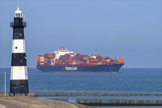 Container ship, containership Hudson Express of the Hapag-Lloyd AG shipping company sailing on the