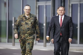 Federal Defence Minister Boris Pistorius, SPD, and the Inspector of the Army, Lieutenant General