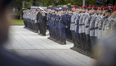 Soldiers from various armed forces during the final roll call at the Federal Ministry of Defence to