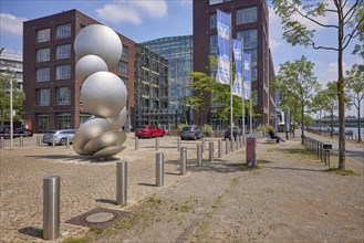 Sculpture Cultivator 4 by Thomas Schönauer made of glass-blasted stainless steel in front of the