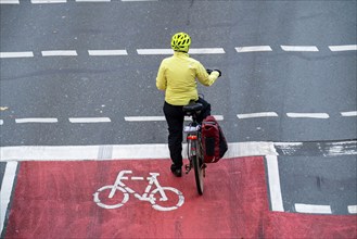 Cycle lane, traffic light box, exclusively for bicycles, the new environmental lane on Schützenbahn