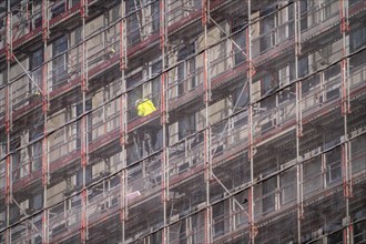 Construction workers on building sites in the east of Hafencity Hamburg, office building, new