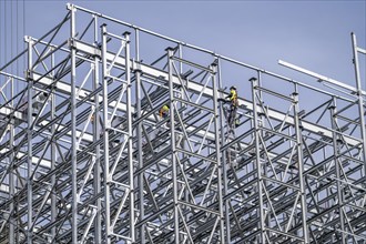 Construction of a high-bay warehouse, storage system for high space utilisation, in steel