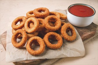 Fried onion rings, deep-fried, snack, no people, selective focus