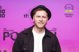 Johannes Oerding on the red carpet in front of the Polyton 2024 award ceremony in Berlin's Atelier