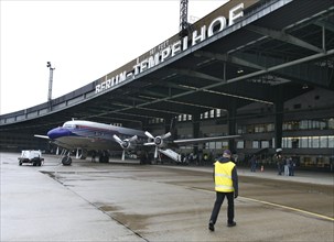 Aircraft at Tempelhof Airport, 1 day in front of the closure of flight operations, Berlin, 29