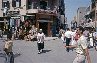 People, Chan el-Chalili bazaar, souq, Cairo, Egypt, September 1989, vintage, retro, old,