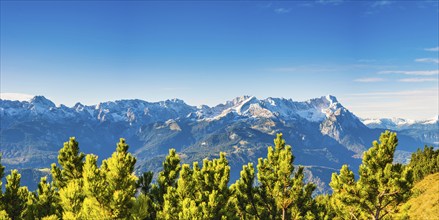 Panorama of the Wetterstein mountains with Alpspitze 2628m and Zugspitze 2962m, Werdenfelser Land,