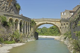 Pont Romain over the river Ouvèze, Roman bridge, landmark, Roman, Roman period, stone arch bridge,