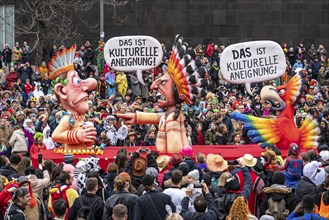 Rose Monday parade in Düsseldorf, street carnival, motif float in carnival, by float builder