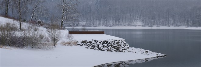 Winter landscape at the Hennesee, Hennetalsperre, Naturpark Sauerland-Rothaargebirge, Meschede,