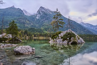 Hintersee in autumn colours, Ramsau, Berchtesgaden National Park, Berchtesgadener Land district,