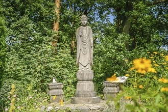 Buddha statue, garden, Buddhist house, Edelhofdamm, Frohnau, Reinickendorf, Berlin, Germany, Europe