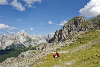 At the Hafelekar, view from the Karwendelblick of the Innsbruck Nordkette to the Karwendel