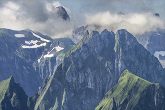 Mountain panorama from the Nebelhorn, 2224m, to the Höfats 2259m, behind it the Großer Krottenkopf,