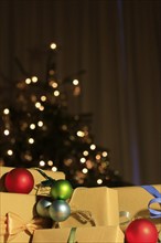 Christmas, Christmas time, Christmas presents in front of a Christmas tree, Germany, Europe