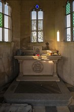 Vliegenierskapel, neglected WWI commemoration chapel for World War One aviator Paul de