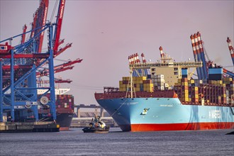 Magleby Maersk container freighter leaves Waltershof harbour after several days at EUROGATE