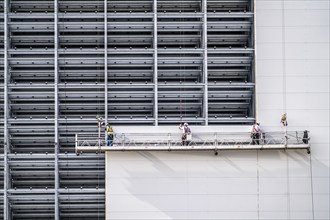 Construction of a high-bay warehouse, storage system for high space utilisation, in steel