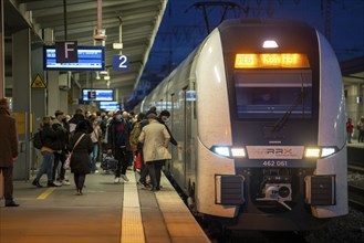 Station, local train, regional express RE6, RRX, to Cologne, arrives, passengers, Essen, North