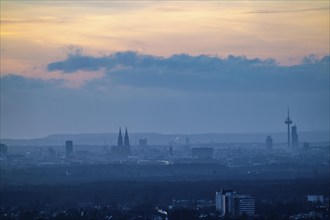 The skyline of Cologne, seen from the east, Cologne Bay, sunset, North Rhine-Westphalia, Germany,