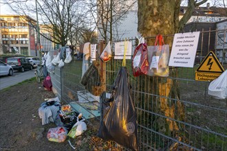 Gift fence with donations for the homeless and needy, food, hygiene articles, clothing, in Essen