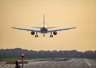 Approach to Düsseldorf International Airport, Runway North, 05L/23R, Lighting, North