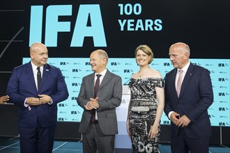 Leif-Erik Lindner (Managing Director of IFA Management GmbH), Olaf Scholz, Chancellor of the